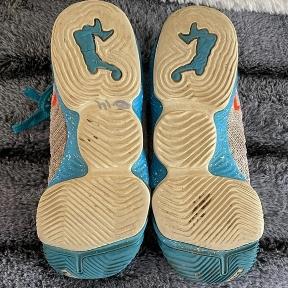 LeBron James Nike Tennis shoes Sneakers Youth Lebron Tropical Beach 5Y - Picture 6 of 7